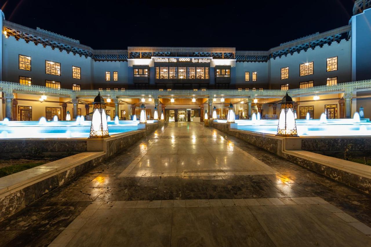 The Makadi Spa Hotel - Couples Only 18 Years Plus Hurghada Zewnętrze zdjęcie The hotel at night