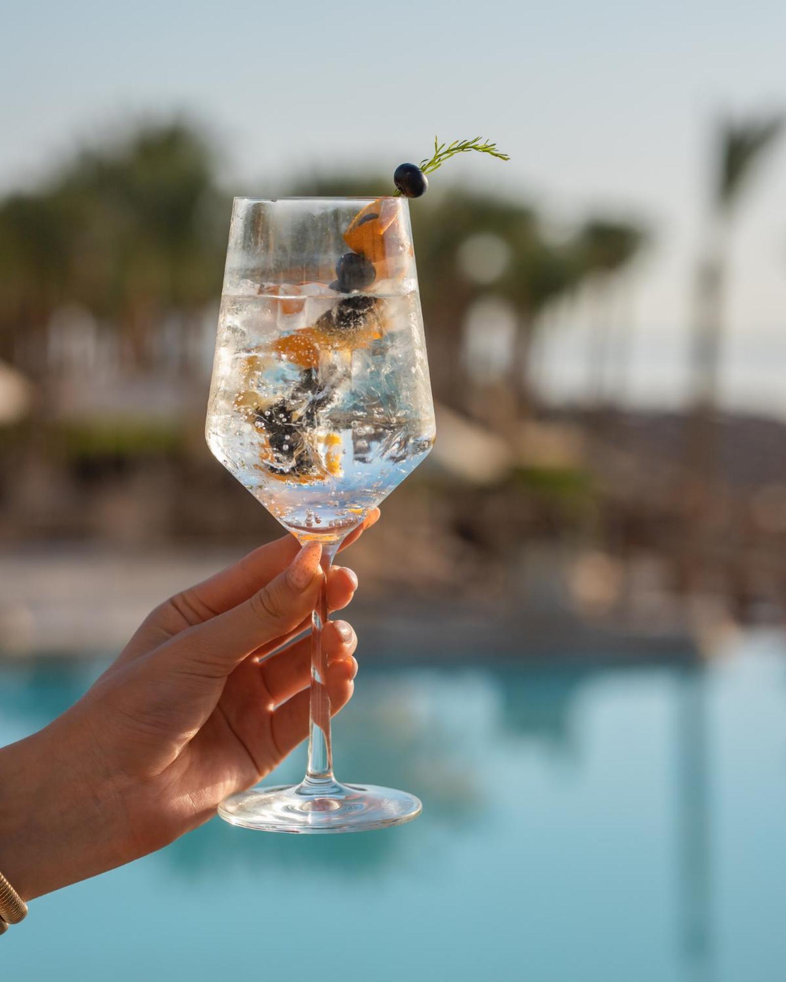 The Makadi Spa Hotel - Couples Only 18 Years Plus Hurghada Zewnętrze zdjęcie A glass of sparkling wine